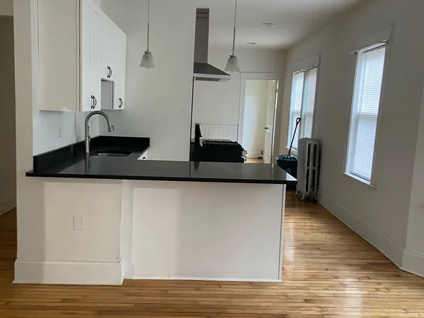 33 Richards St APT 2, Worcester, MA 01603