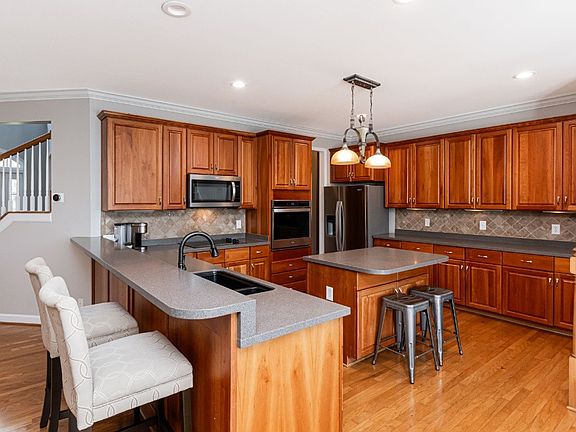 5th image of 3029 Oxford Glen Dr