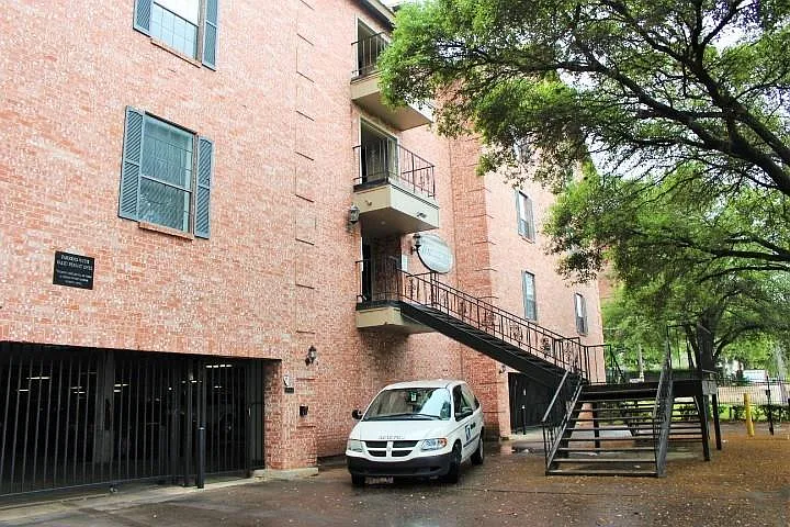 2401 Leon St #200