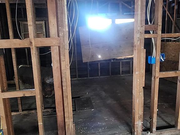 4th image of 219 E Dennett Ave