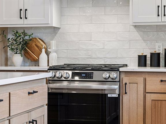 5th image of 13664 Gladiola St NW