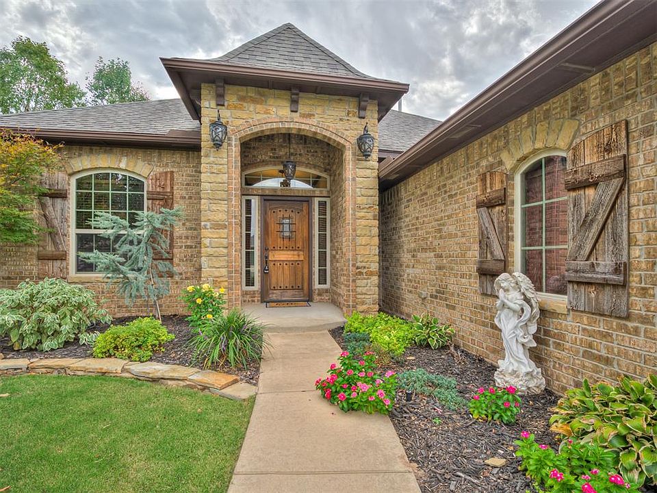 1st image of 17113 Avila Ln