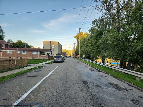 5th image of 306 Riverside Dr