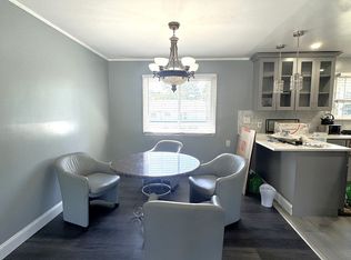 82 Schenectady Ave #2F, West Babylon, NY 11704