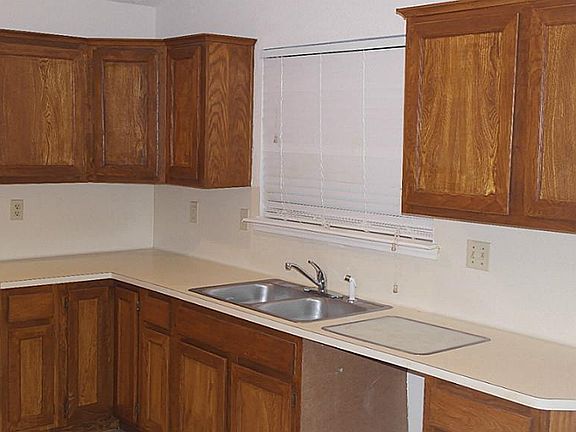 3rd image of 1809 Pinewood Park Dr