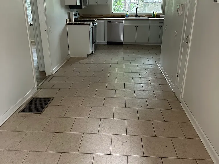 706 E Pinetree Blvd — Photo 10