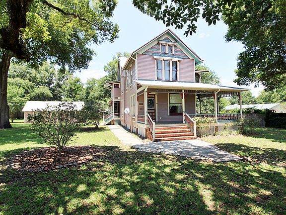 5th image of 210 Palmetto Ave
