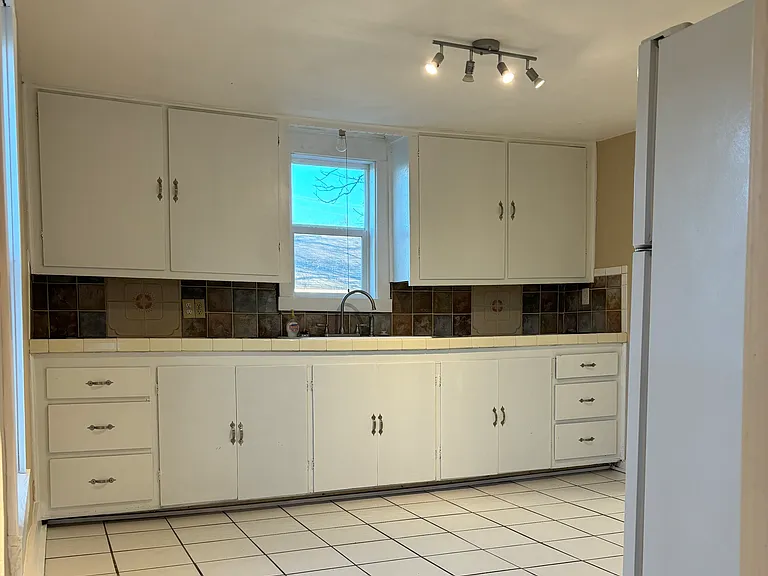 1419 S Fern St — Photo 4