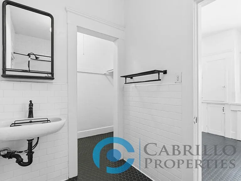 Casa Blanca Apartments — Photo 42