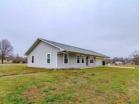 2nd image of 604 E Vogt Rd