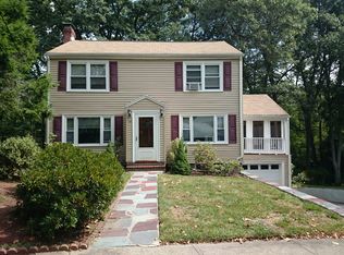 35 Cricket Ln, West Roxbury, MA 02132
