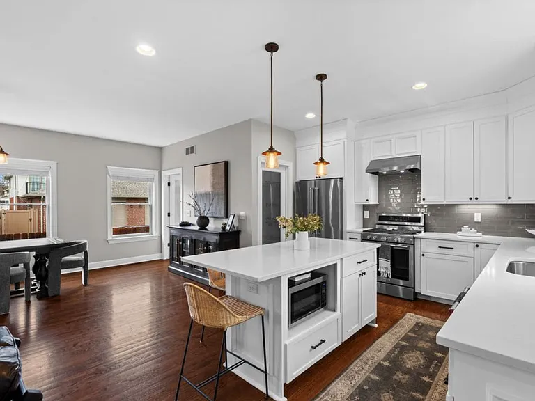 819 Irving Ave — Photo 35