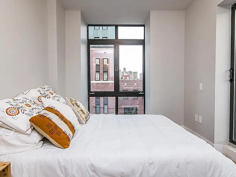 185 Leonard St #3C — Photo 6