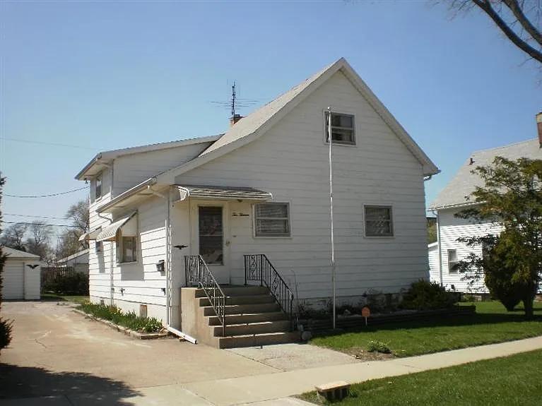 213 Hoyt St photo 1