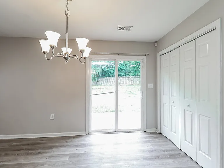 814 Oakshire Cir — Photo 7