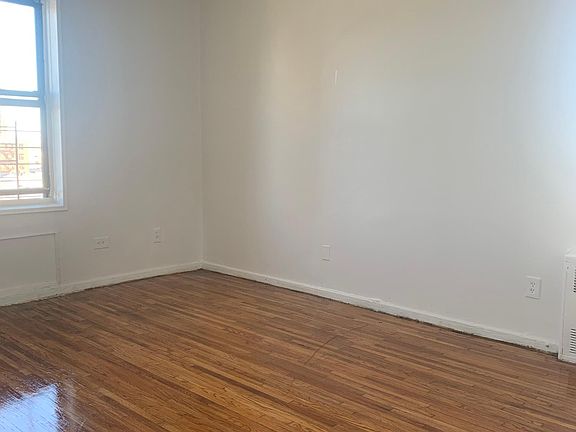 4th image of 778 Mace Ave #3F