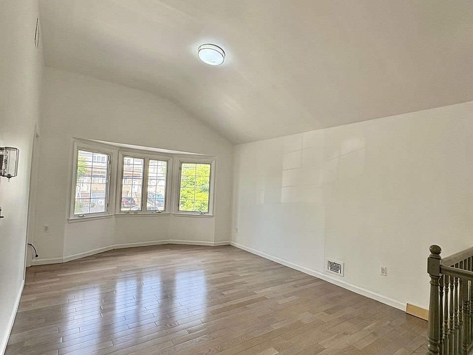 1st image of 1168 Rockland Ave