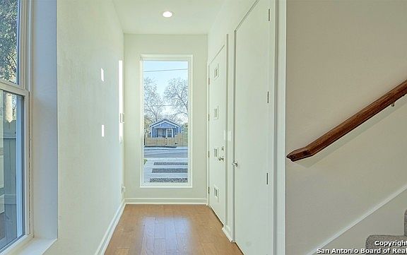 3rd image of 609 Potomac