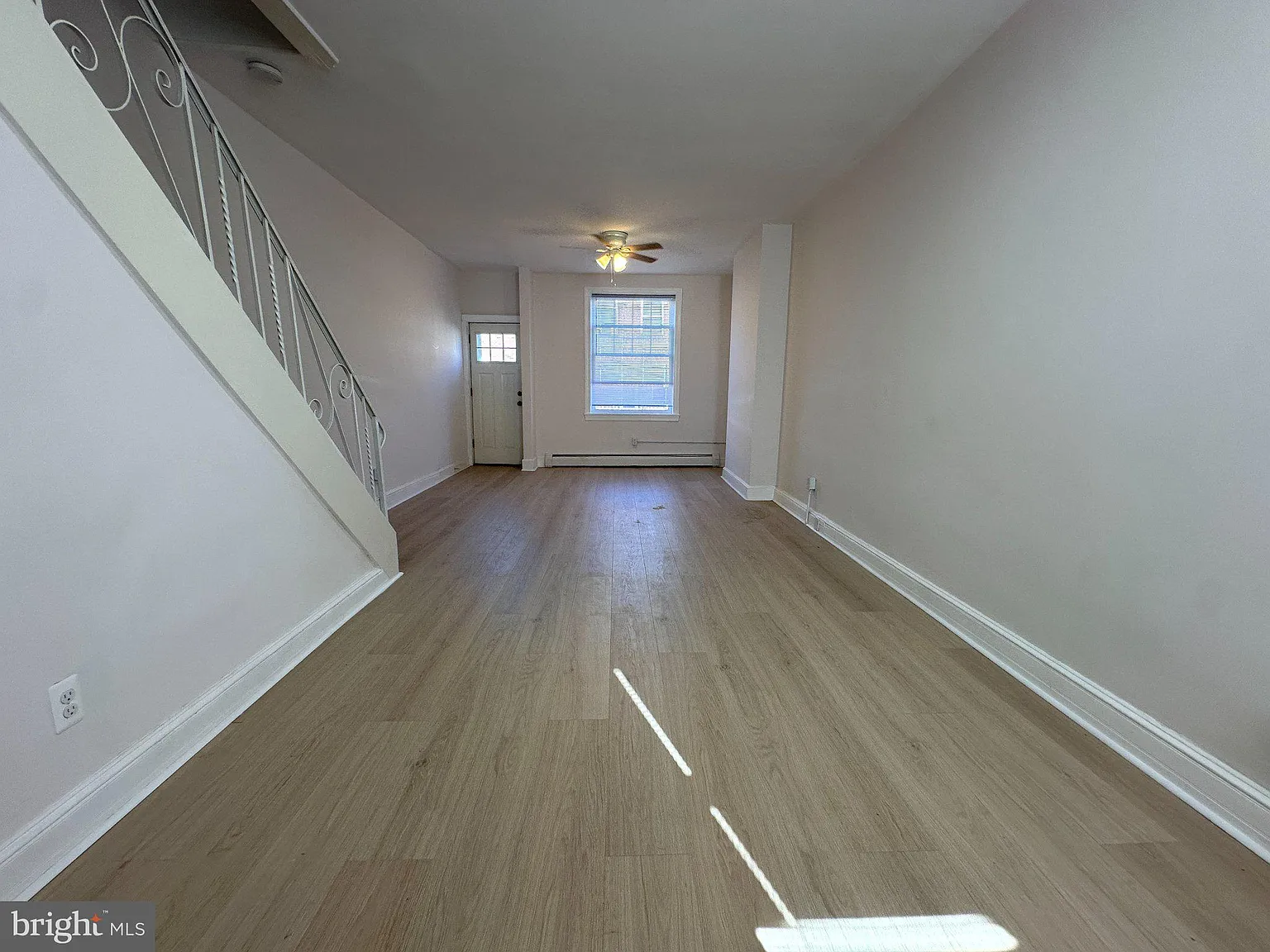 3 bed, 1.0 bath, 1000 sqft, $1,800 — Photo 4