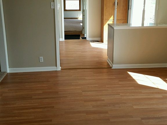 Dining room into kitchen