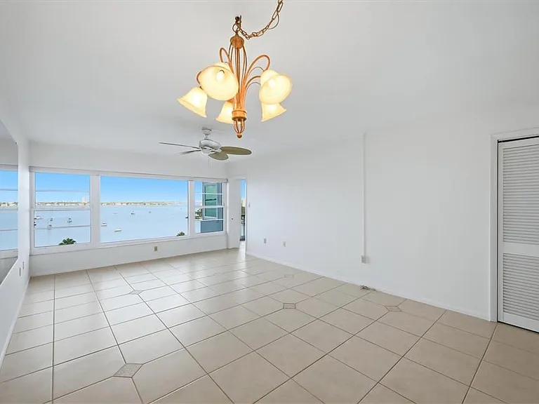 555 S Gulfstream Ave #902 — Photo 8