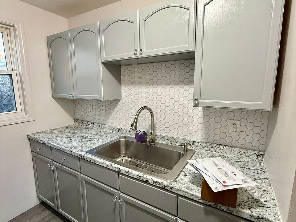 1st image of 111 Lindegar St Floor 1