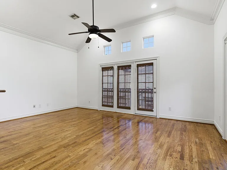 1303 Sherwood Point Ln — Photo 11