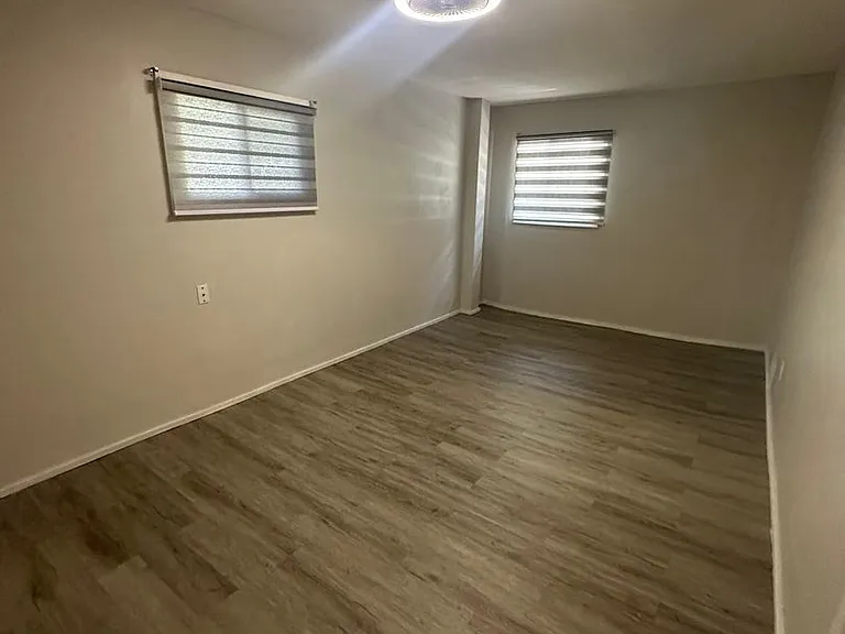 11302 Corrington Ave — Photo 4