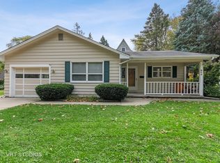 805 Walnut Ave, St Charles, IL 60174