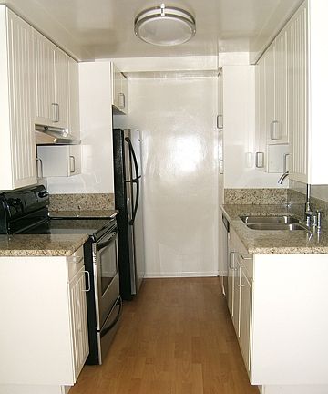 3rd image of 11838 Goshen Ave #8