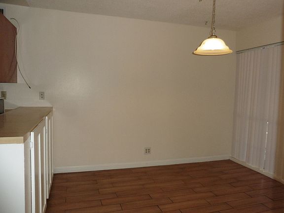 3rd image of 6337 Hobart Ave