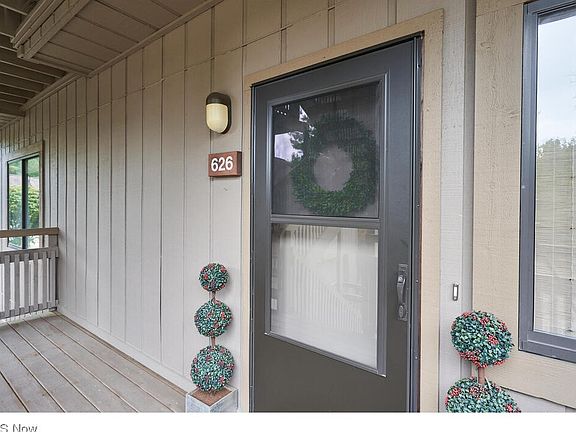 4th image of 626 Meredith Ln