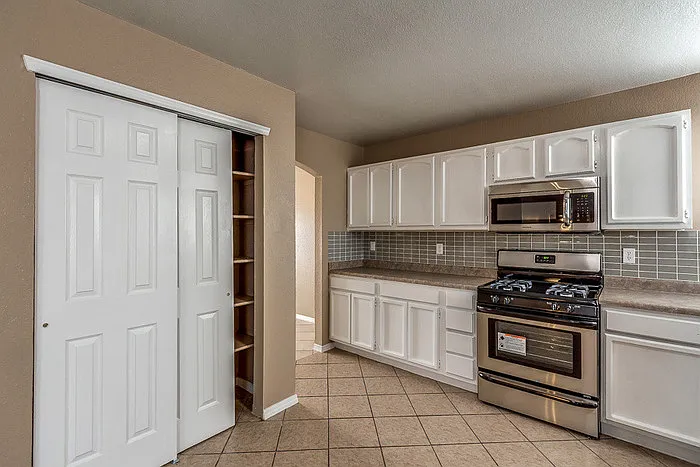 12233 Iverson Ct — Photo 11