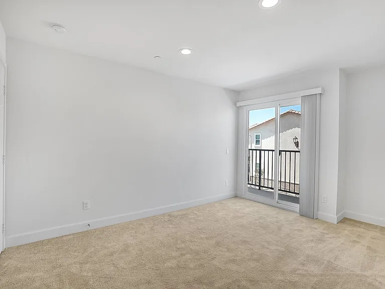15395 Lotus Cir — Photo 23
