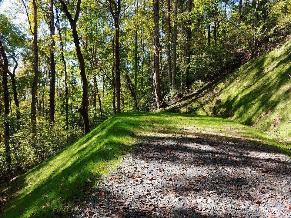 1st image of 43 Thomas Divide Way