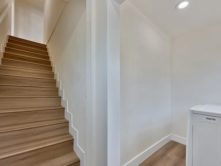 230 N Burlington Ave #1/2 — Photo 29