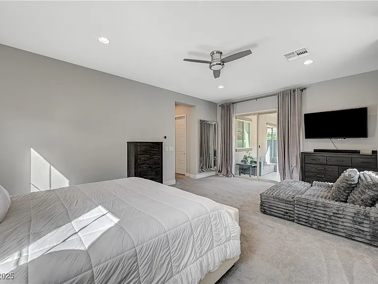 3943 Reyes Ave — Photo 38