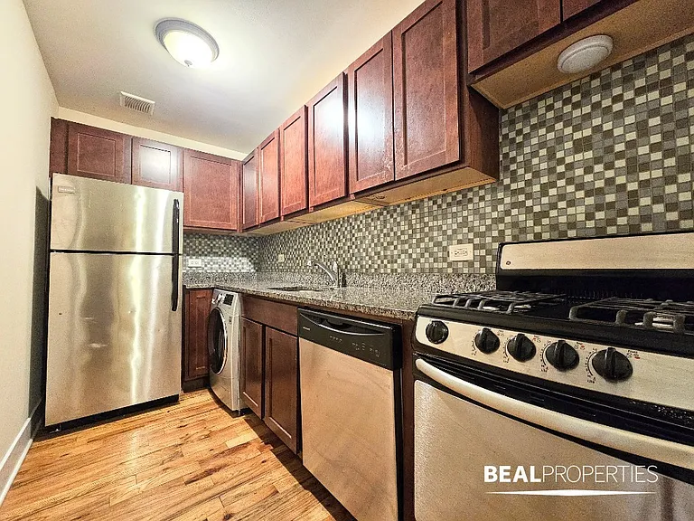 555 W Arlington Pl #205 — Photo 7