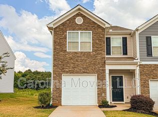 25 Moorlyn Ln, Greer, SC 29650