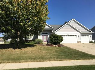 3913 Acadia Dr, Hudsonville, MI 49426