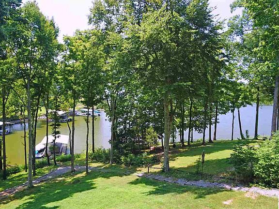 4th image of 233 Arlington Ct