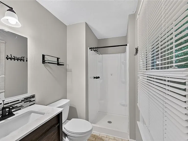 226 High Creek Dr — Photo 11