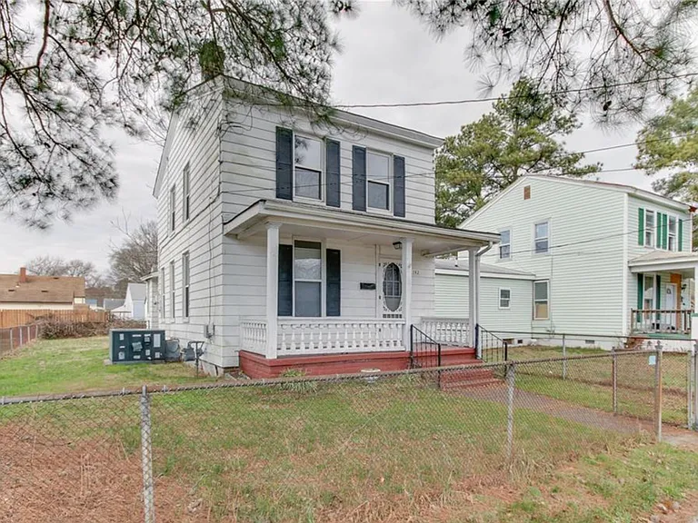 742 Potomac Ave — Photo 3