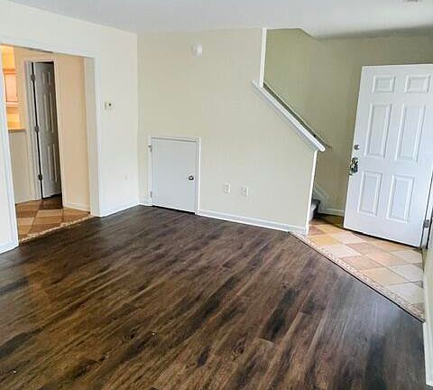 4th image of 302 Comanche Trail
