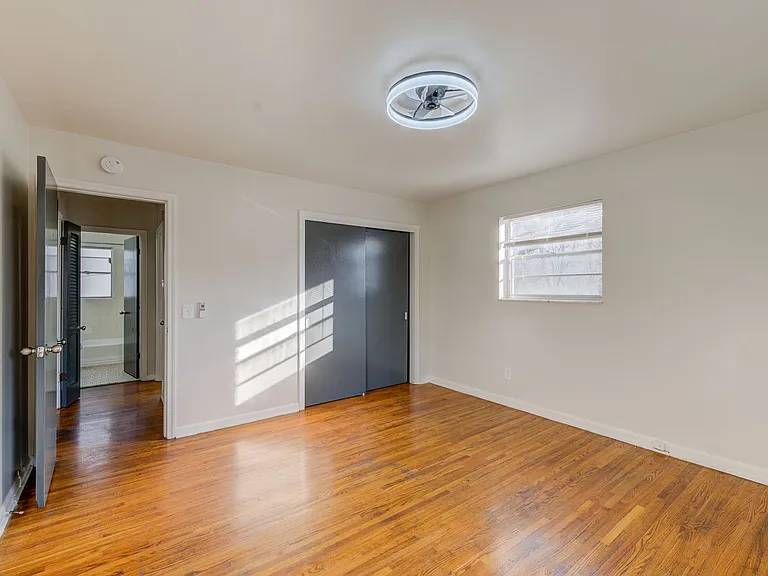 (483) 5830-44 Bermuda Rd — Photo 10