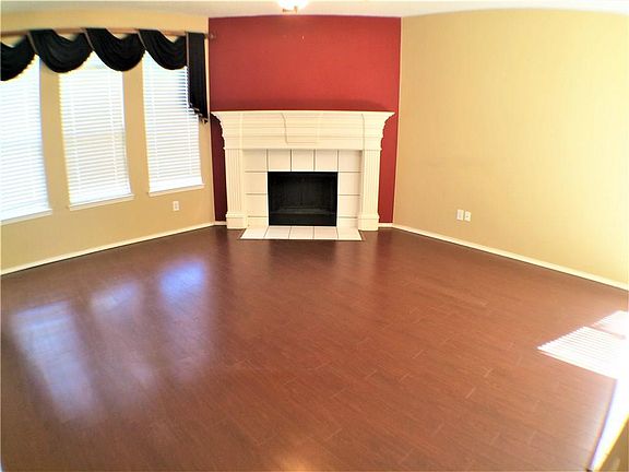 3rd image of 603 Castleford Dr