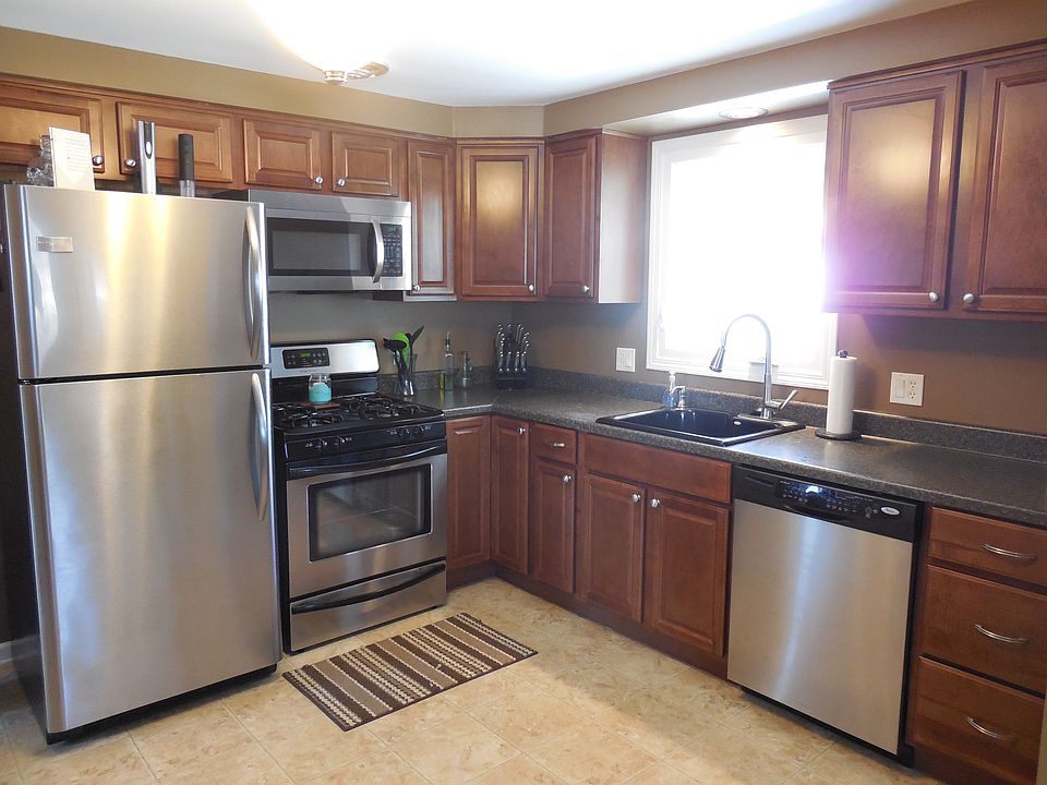 2nd image of 115 Gary Ln