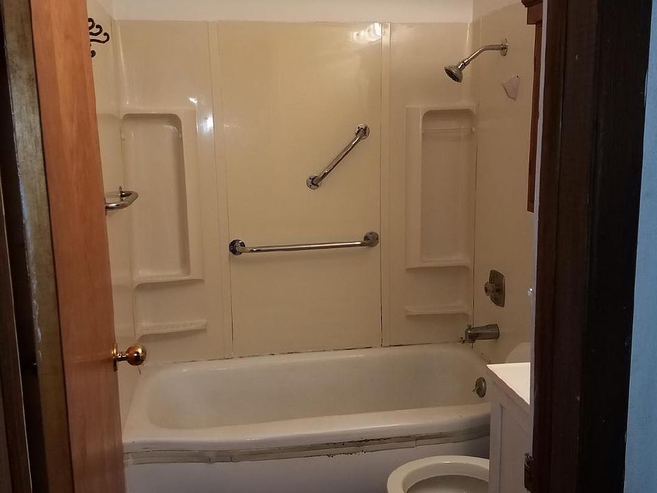 2nd image of 633 N Wesley St