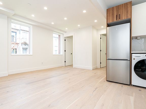 4th image of 485 Tompkins Ave #3B