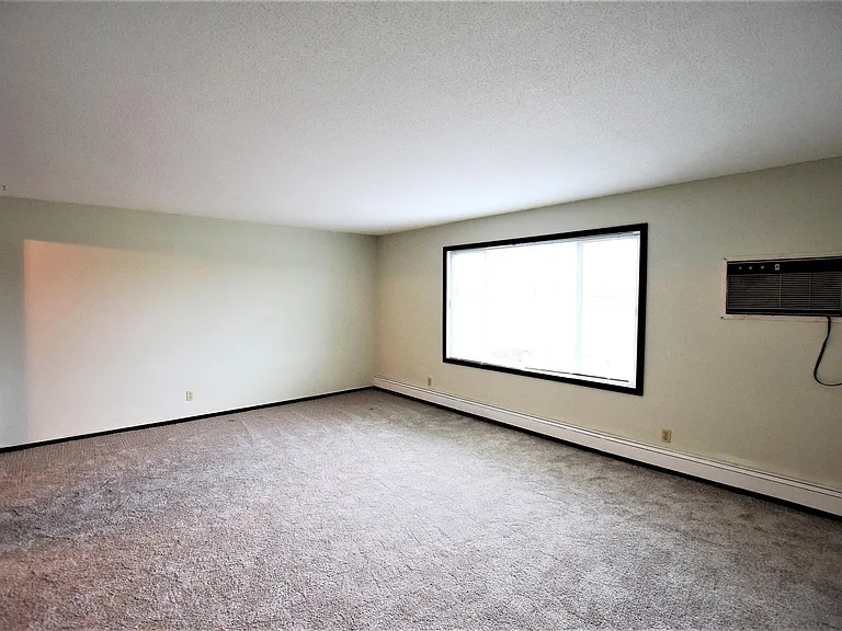 411 River St NE — Photo 15